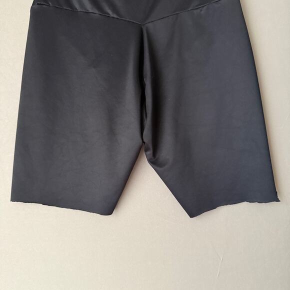 Maidenform sz M cutoff Shapewear Shorts Black - Picture 8 of 8